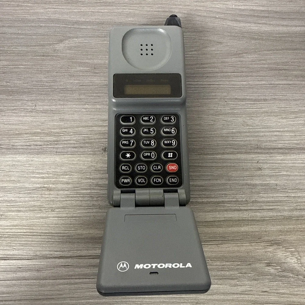 Motorola MicroTAC 650 Vintage Cellular FlipPhone Gray 34017NARSA Retro Prop Rare